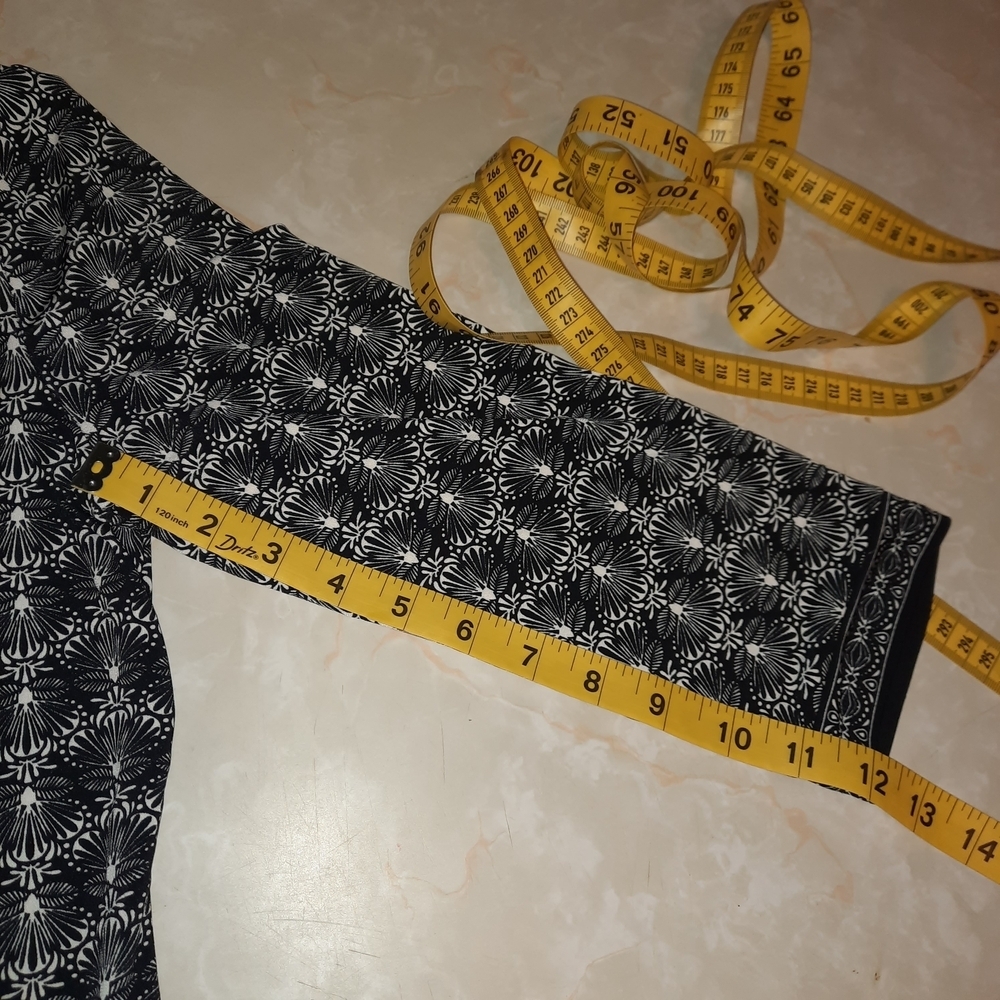 Patterned Black & Gray Midi Dress with Keyhole Detail - Picture 7 of 10